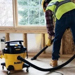 Dewalt 6 Gallon Poly Wet/dry Vacuum -Tools Kleina Shop 131585 w LifestyleImage Lg